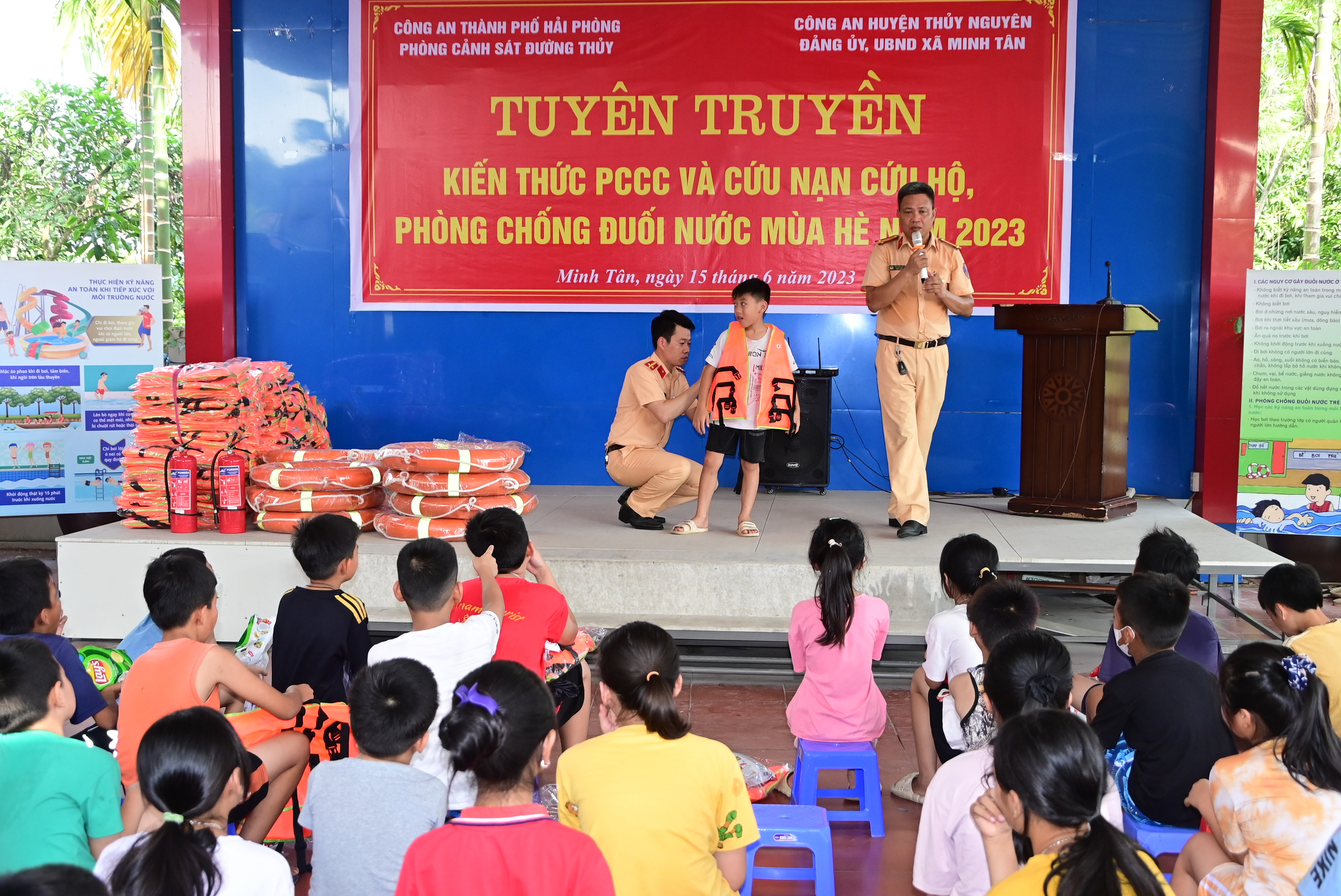 Tuyên truyền quy định về trật tự an toàn giao thông đường thủy nội địa tới 42.612 lượt người